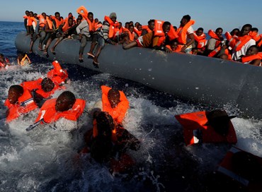 I magliari dell’accoglienza ipocrita