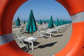 Governo balneare: come prima, peggio di prima