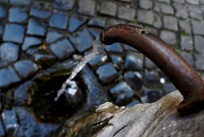 Il totem dell’acqua pubblica