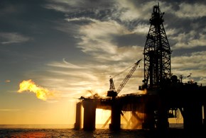 Ai francesi il petrolio, a noi i migranti 