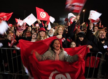 Esulta la Tunisia, passa legge contro violenza su donne