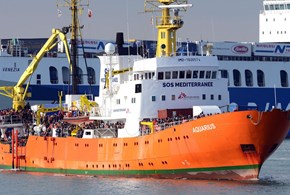 Le pretese delle Ong e l’Italia debole