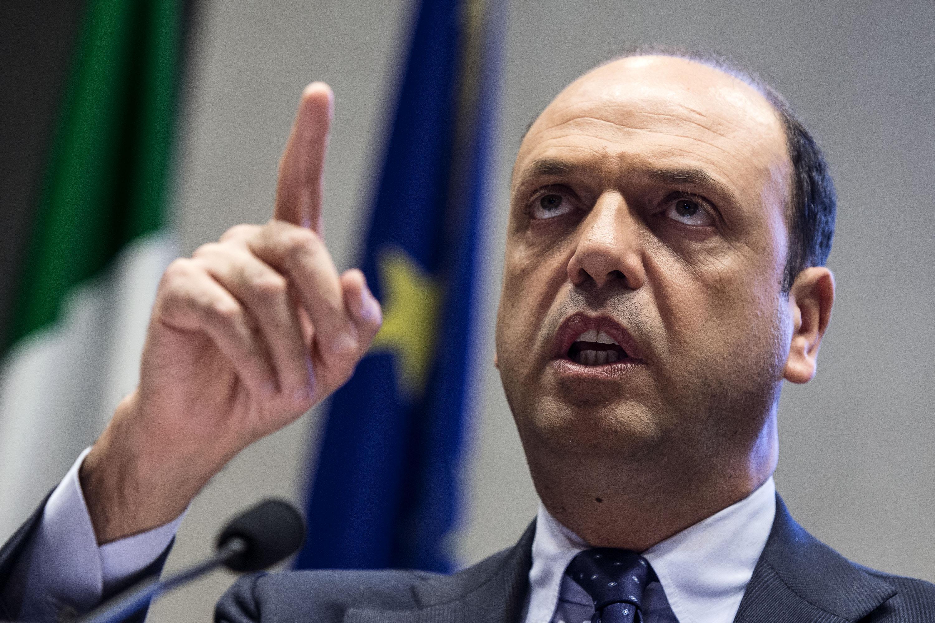 “Il centrodestra deve decidere se vincere, senza Alfano...”