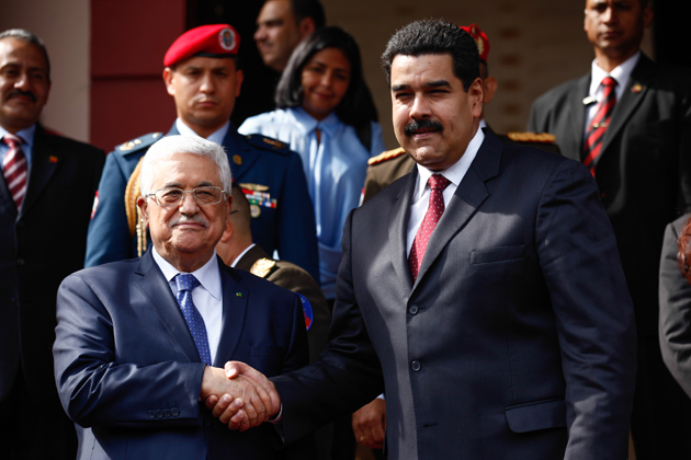 Abu Mazen manda aiuti e medicinali a Maduro, ma a Gaza è rivolta