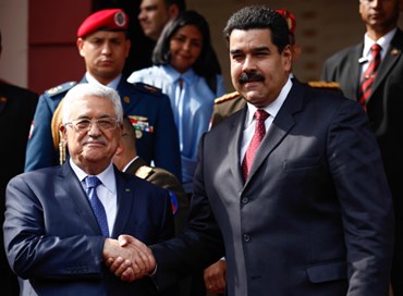 Abu Mazen manda aiuti e medicinali a Maduro, ma a Gaza è rivolta