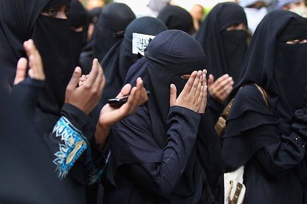 la bimba affidata a una famiglia islamica torna dalla nonna