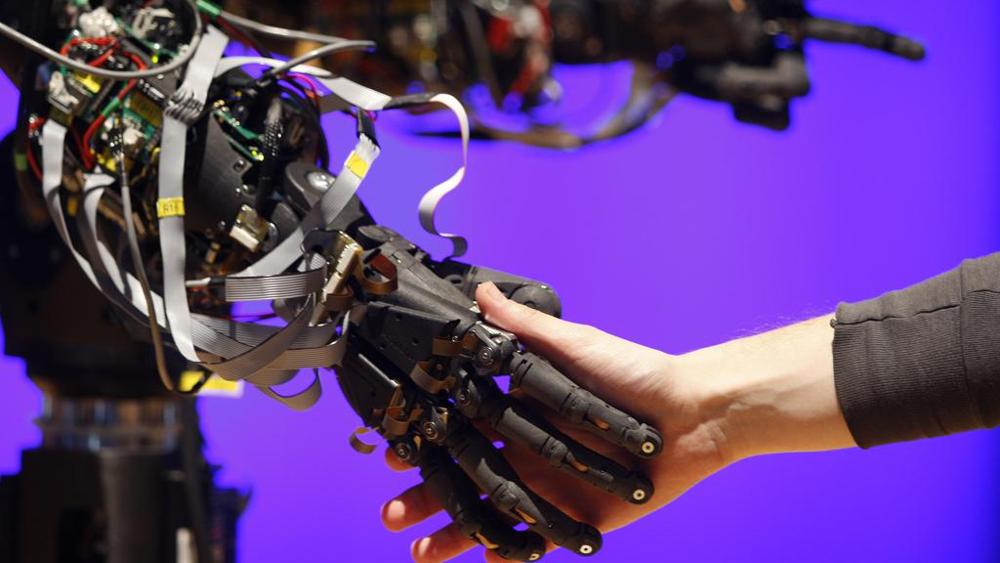 Nasce il primo robot che “spia” i neuroni nel cervello