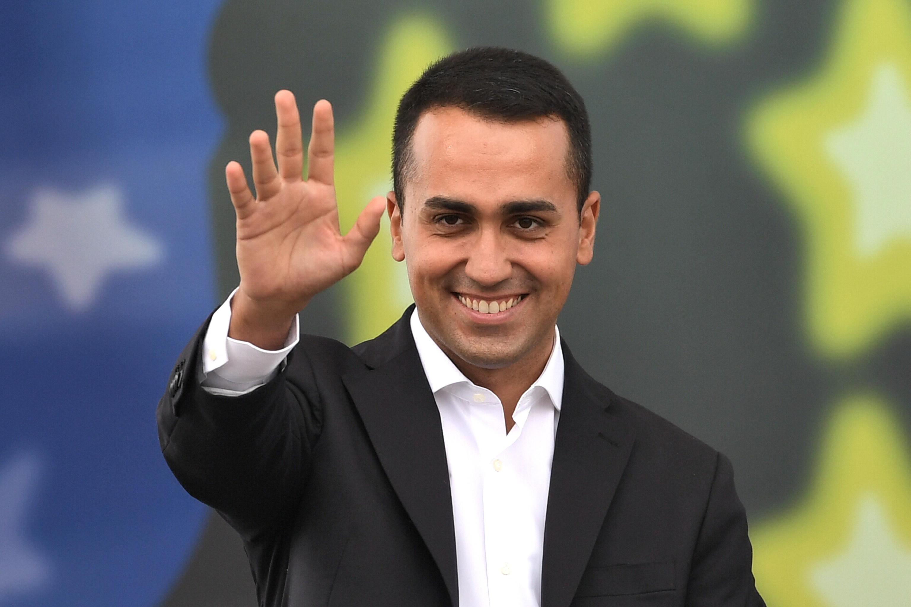 Luigi Di Maio: un capo politico che conta come il due di coppe