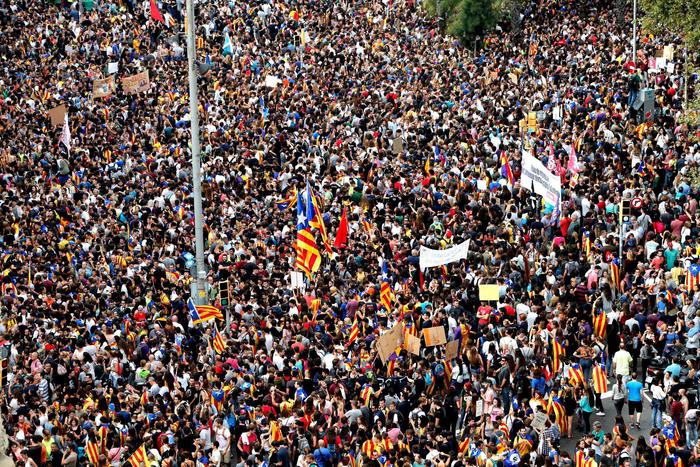 Catalogna, la Corte Costituzionale vieta la seduta del lunedì