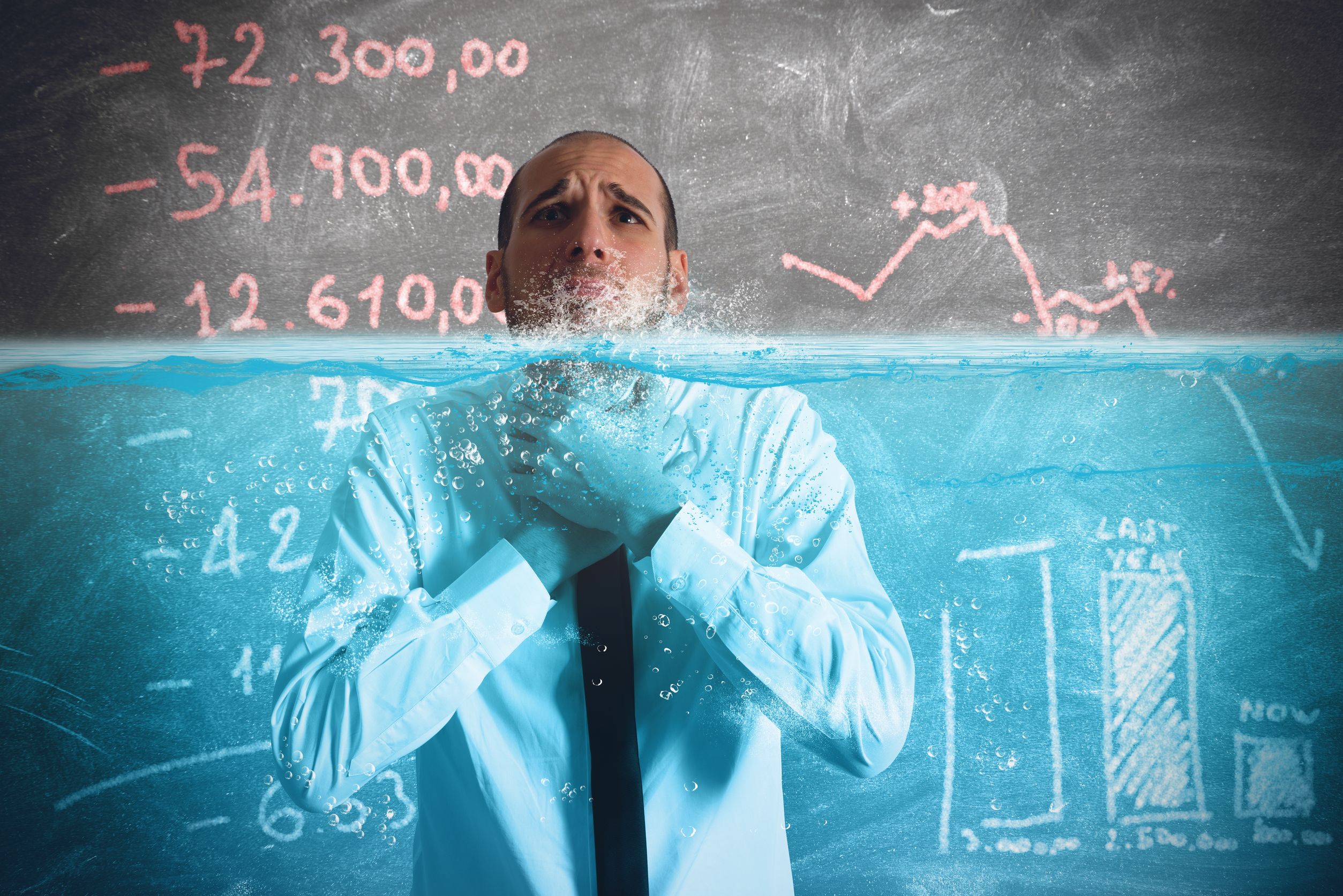 La politica di indebitare i cittadini incurante della legge “salva suicidi”