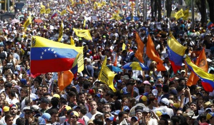 Elezioni in Venezuela: l’opposizione denuncia la “megatruffa” 