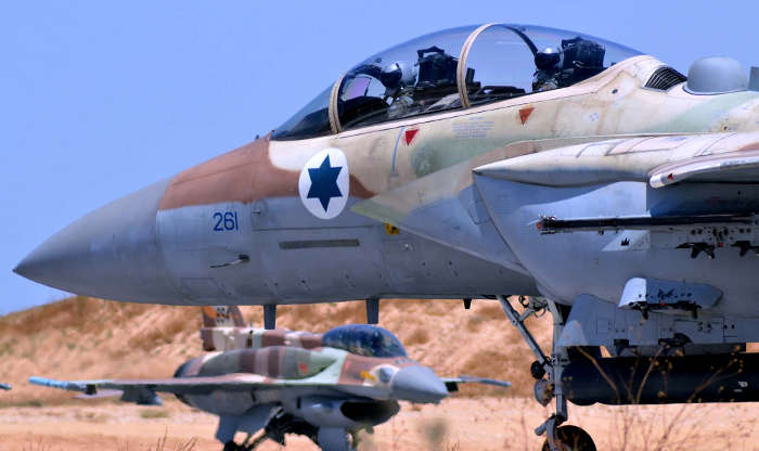 Missili della Siria su aerei israeliani, mentre Shoygu arriva a Tel Aviv