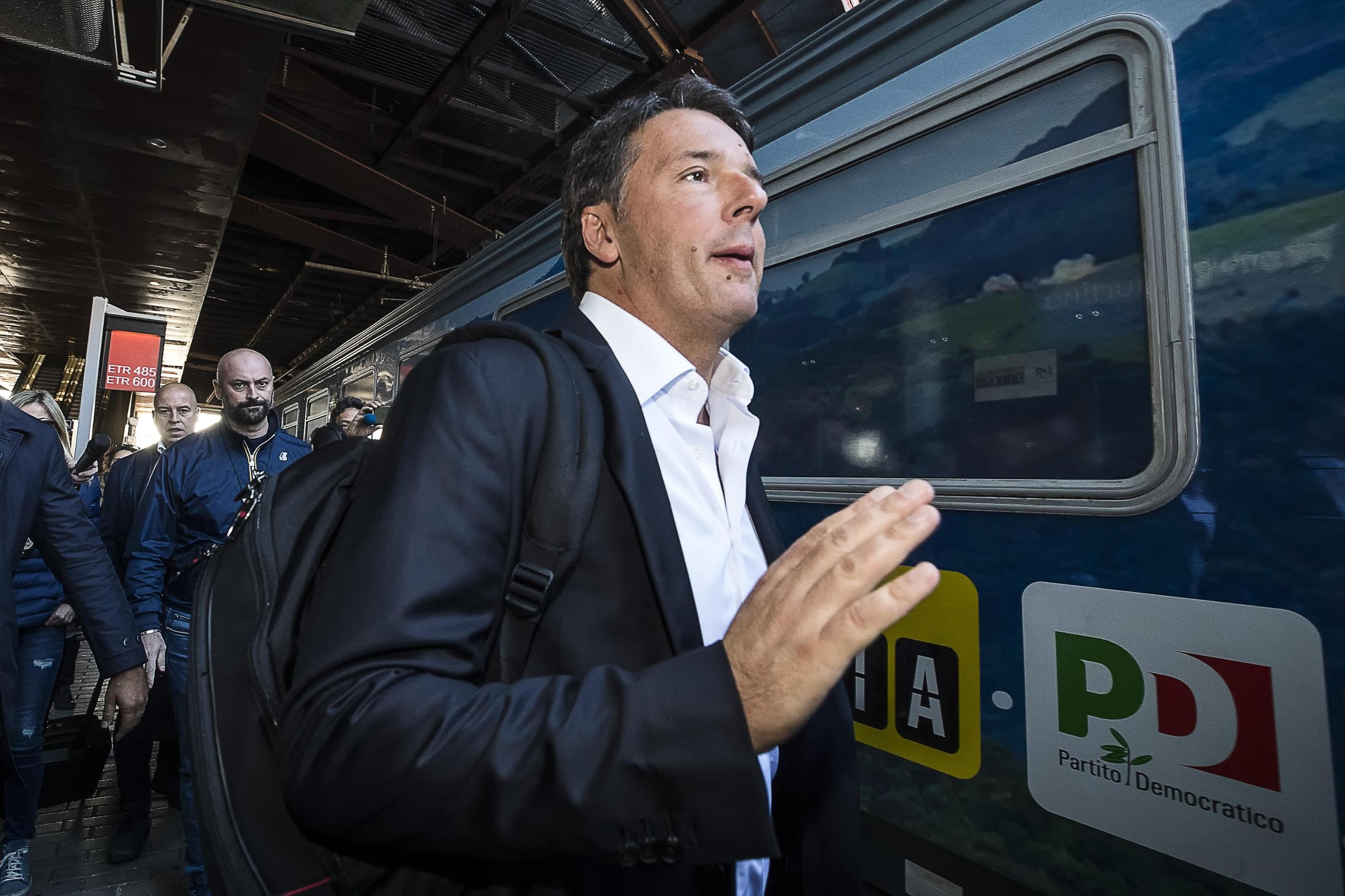 Renzi fischiato in tre piazze su quattro