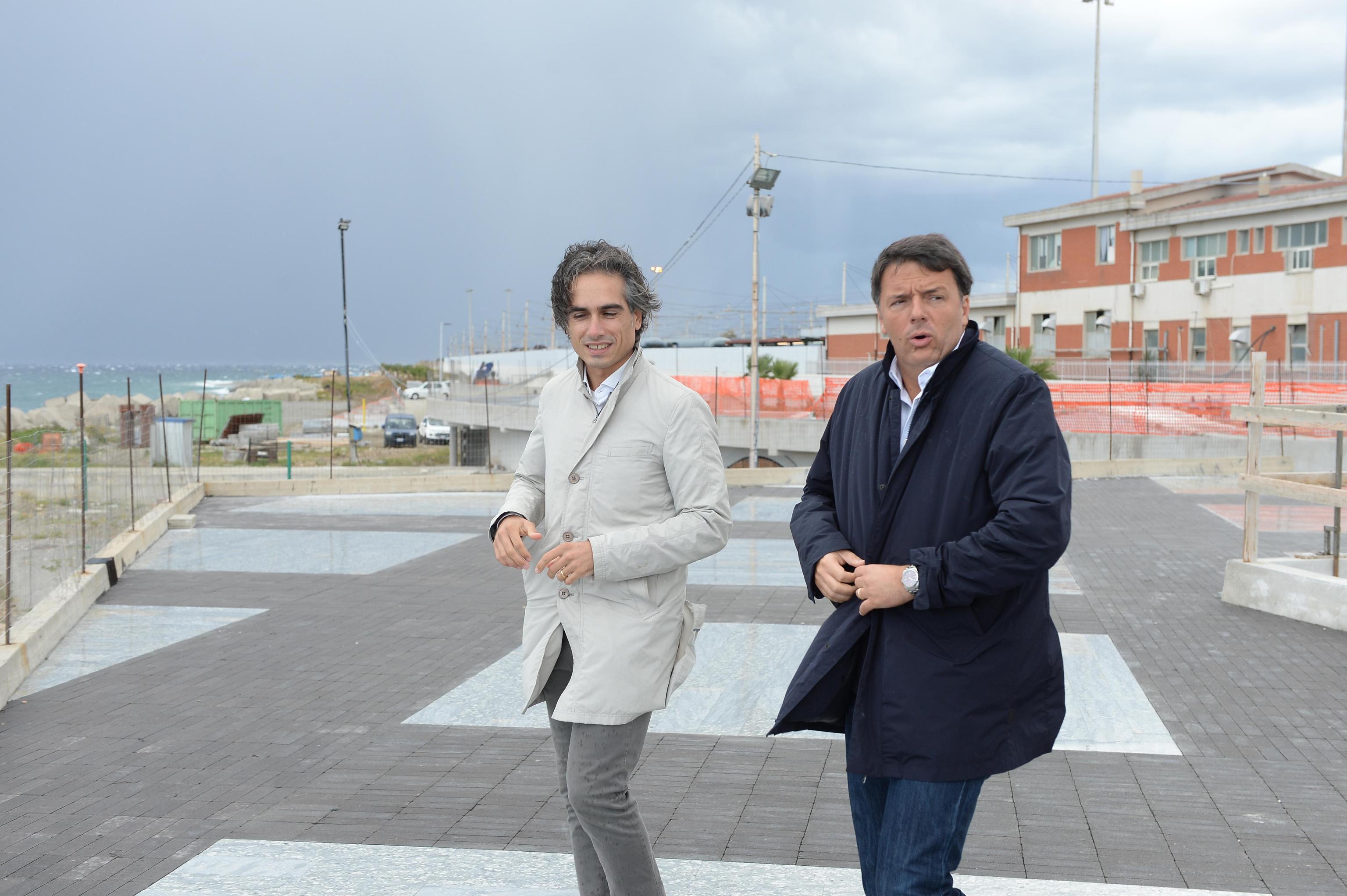 Renzi visita Reggio Calabria incurante della popolazione locale