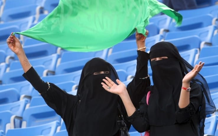 Arabia Saudita: donne allo stadio (solo accompagnate)