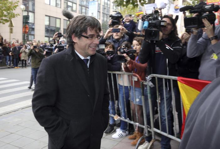 Catalogna, la procura chiede un mandato d’arresto europeo contro Puigdemont