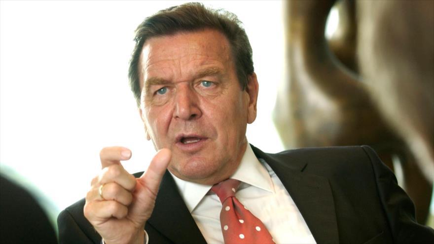 Paradise Papers: c’è anche Schroeder tra i nomi illustri