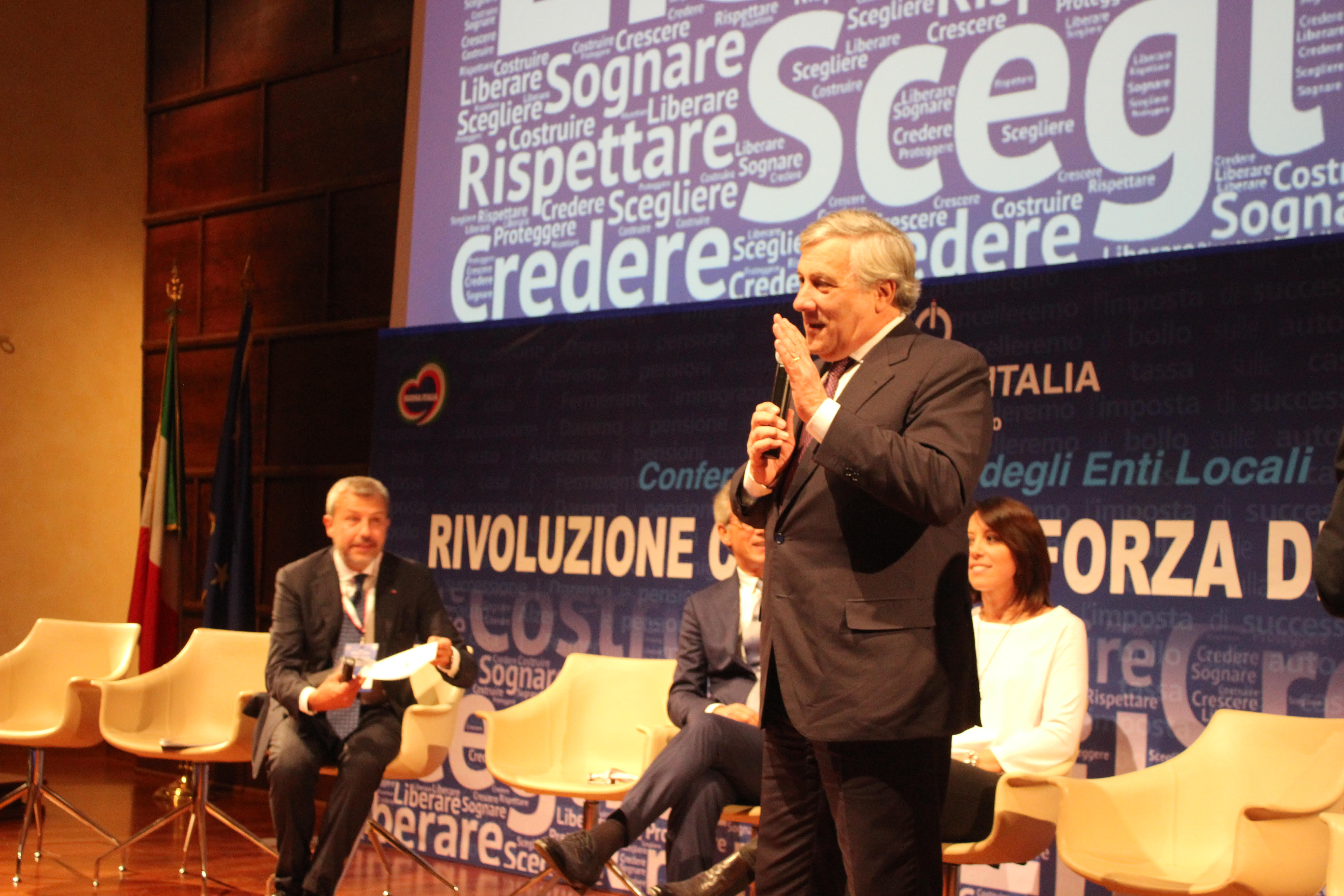 Tajani: Berlusconi sarà il leader del centrodestra 