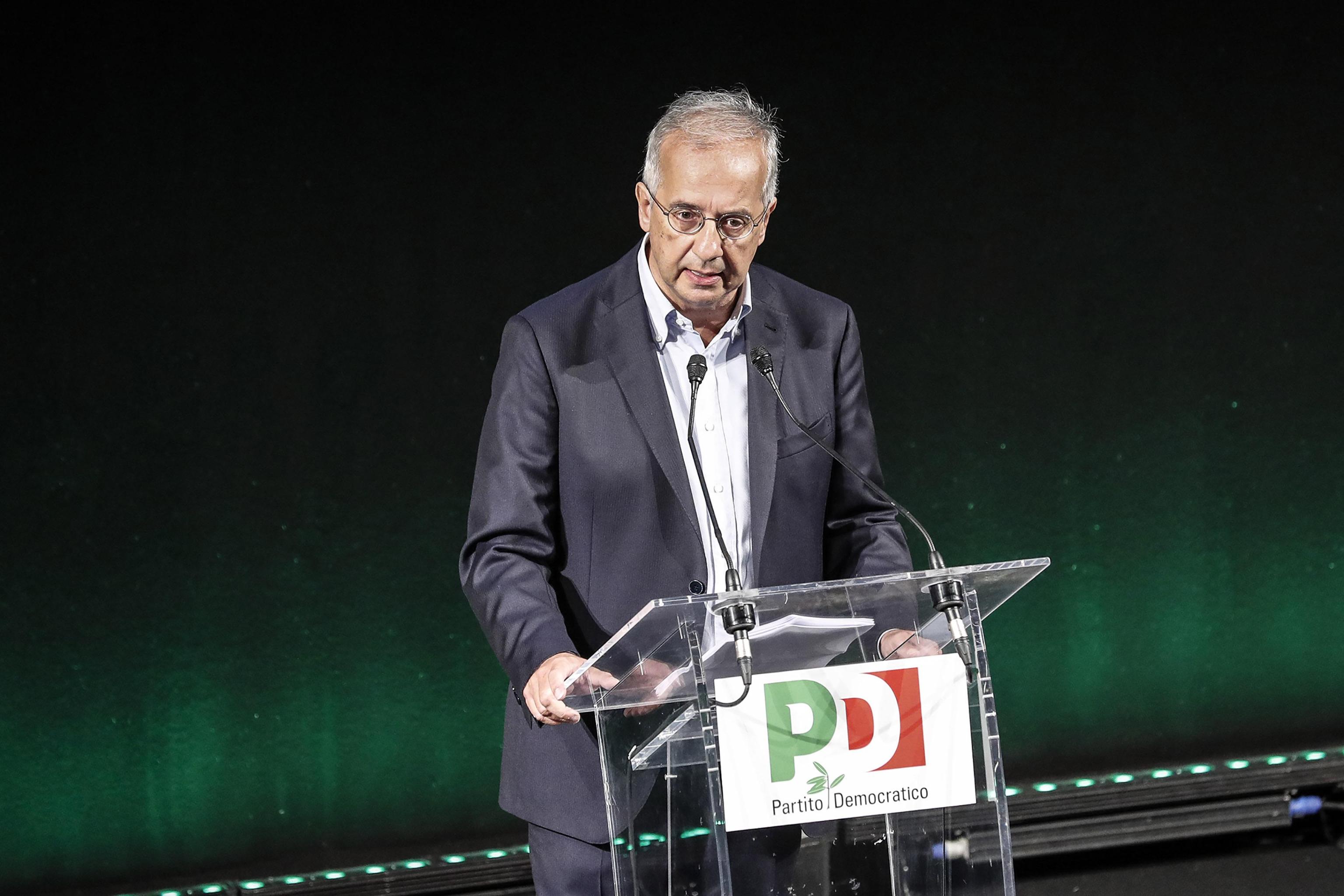 Veltroni in tv riscrive la storia