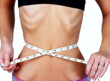 Istiga adolescenti all’anoressia, denunciata blogger