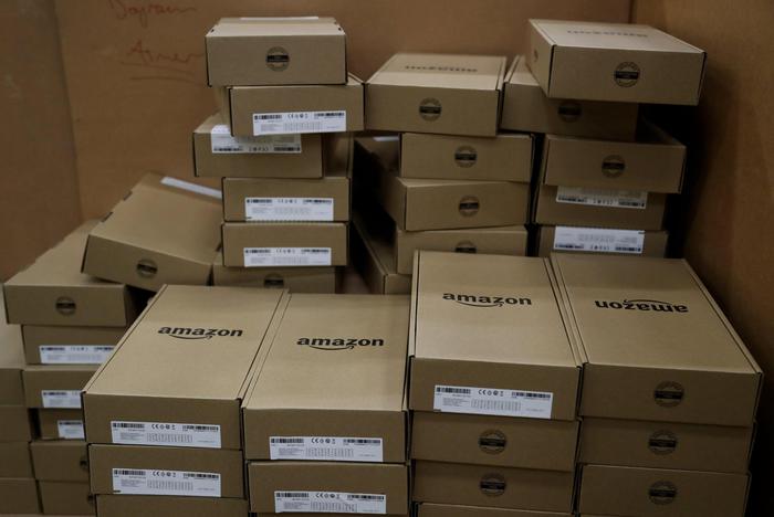 Agcom diffida Amazon: “Rispetti gli obblighi dei servizi postali”