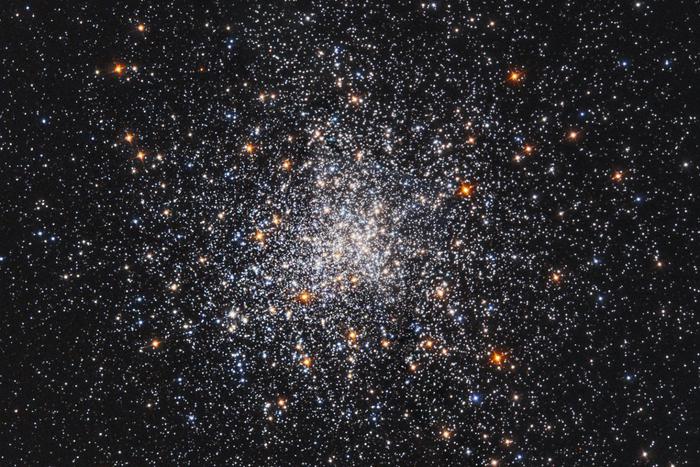 Una tempesta di stelle: il regalo di Natale del telescopio Hubble