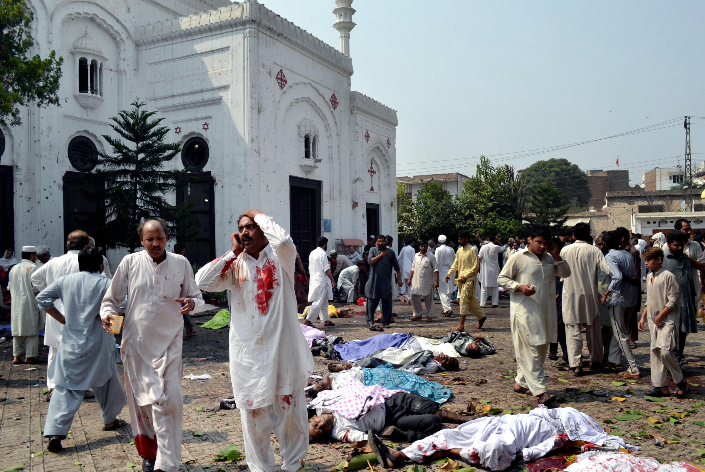 Pakistan, kamikaze Isis in chiesa metodista: 8 morti