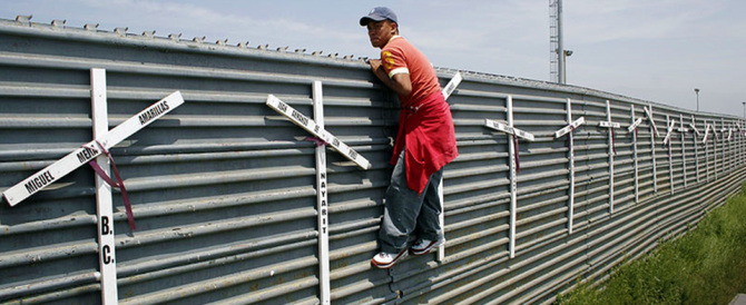 Trump chiede 18 miliardi di dollari al Congresso per il muro col Messico