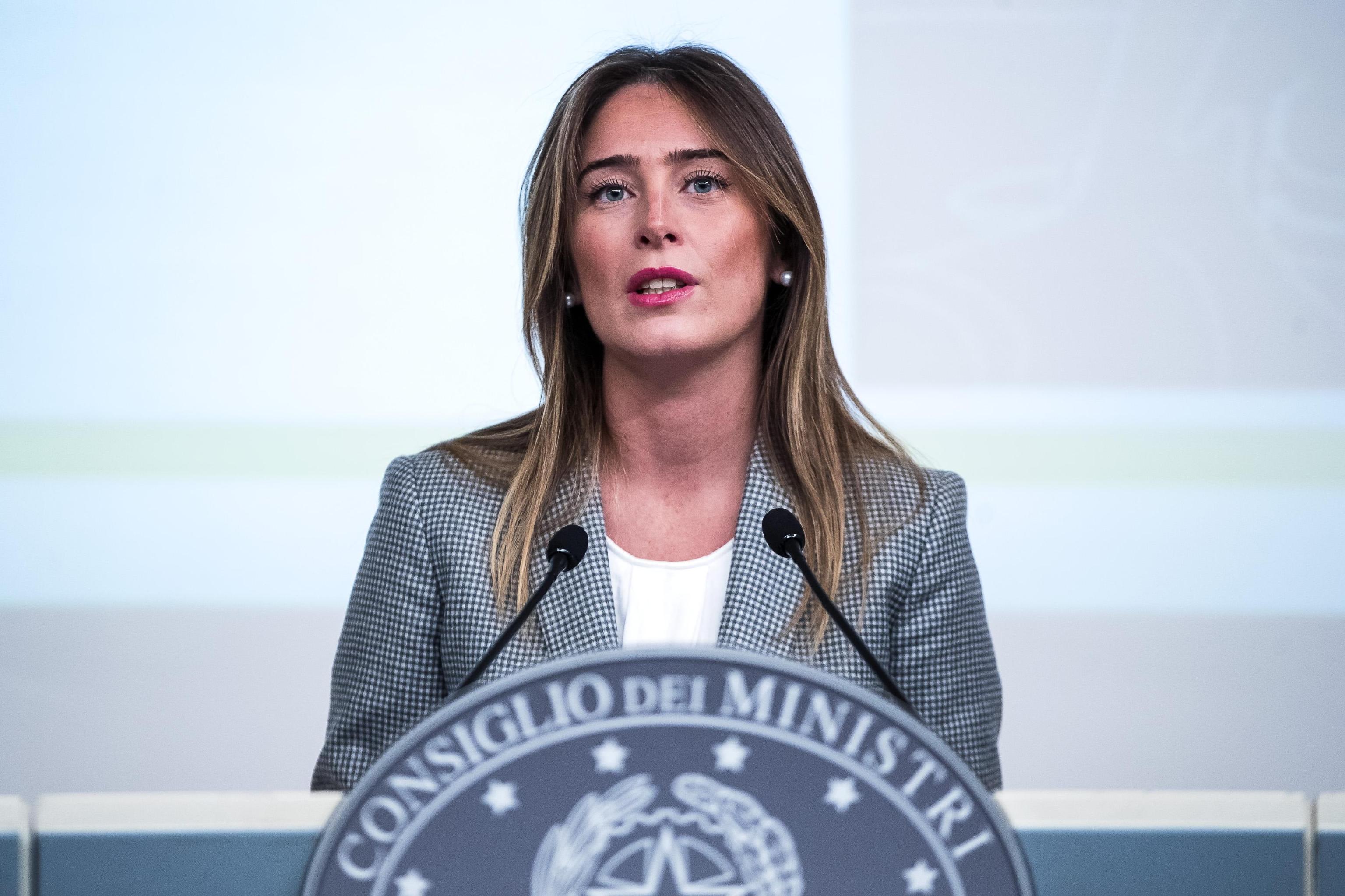 La “Madre Costituente” Boschi corre in Toscana blindata da Renzi