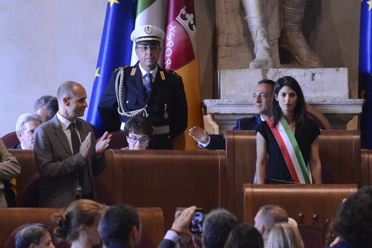 Nella Roma della papessa Raggi tornano le pene accessorie alla “Deturpatio”