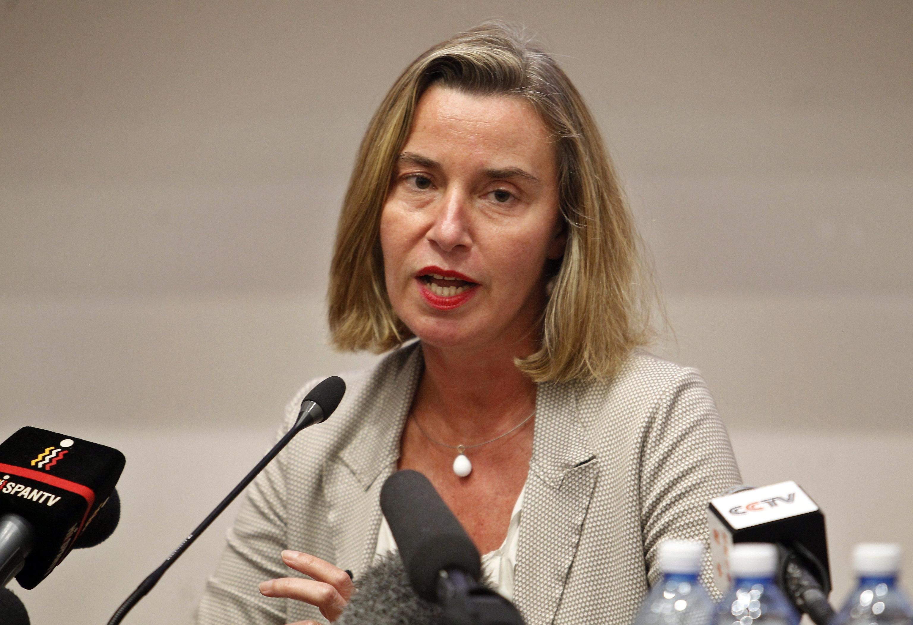 Denuncia radicale: l’Italia e l’Europa continuano a fare affari con gli ayatollah