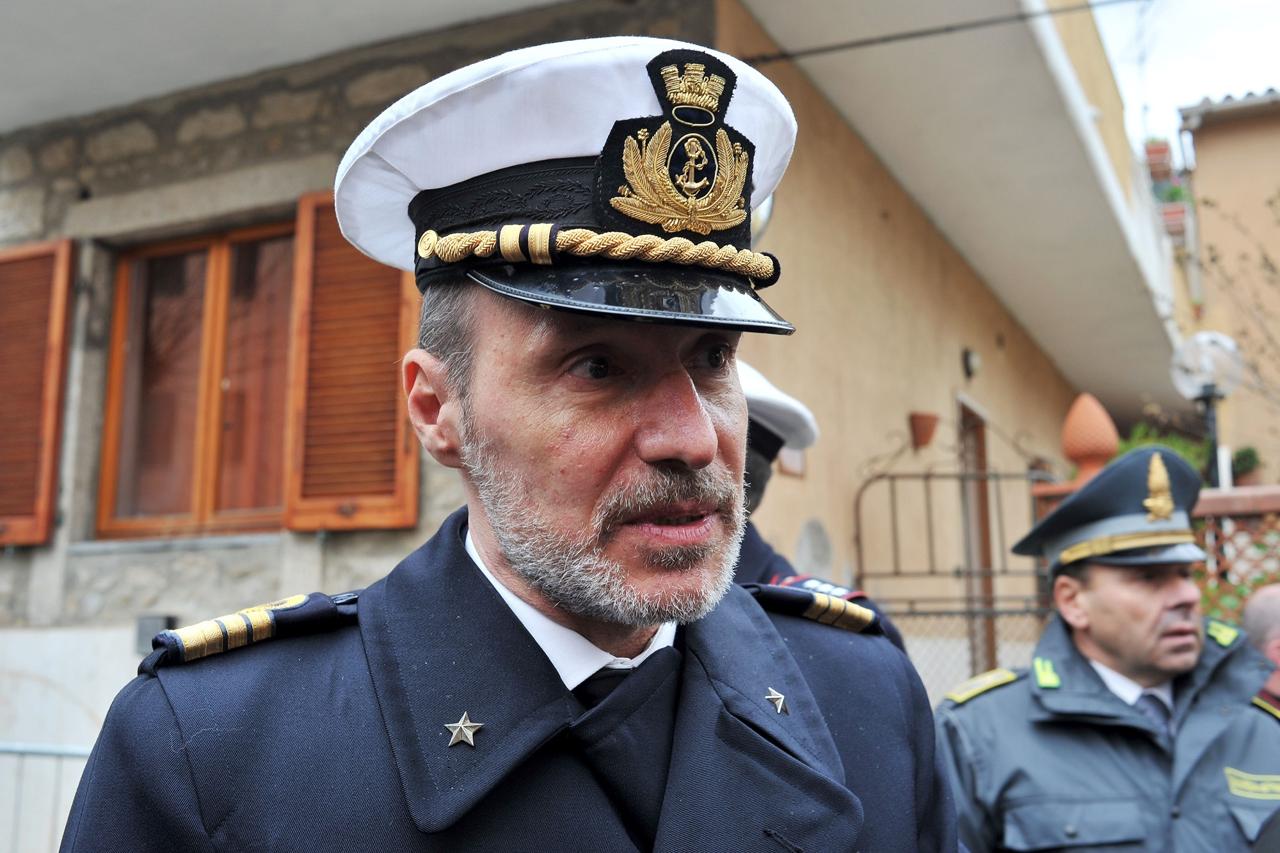 Tutti a bordo della nave grillina incagliata nel mare del moralismo