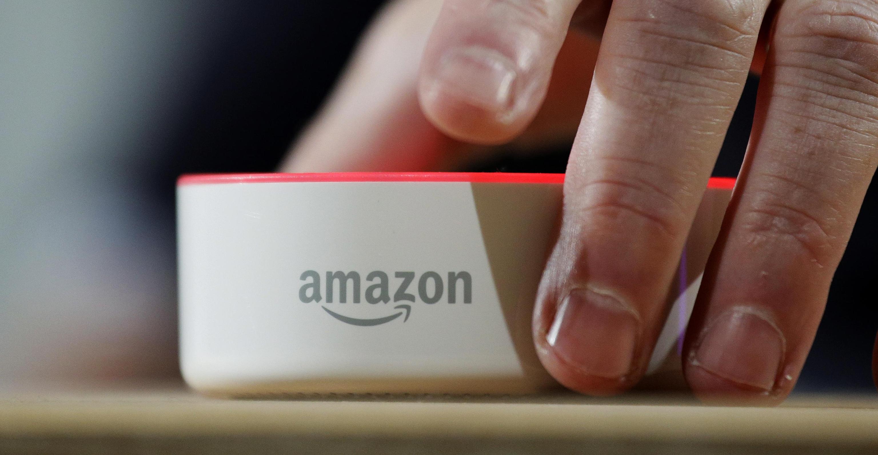 La fake news dei braccialetti di Amazon e il pregiudizio contro l’innovazione 