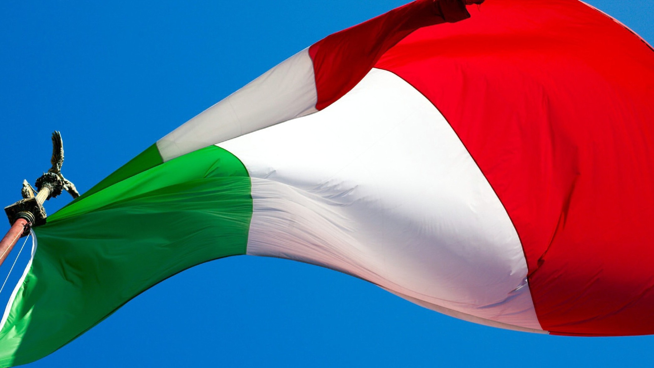 Tanti dubbi a Macerata ma non si tocchi il Tricolore