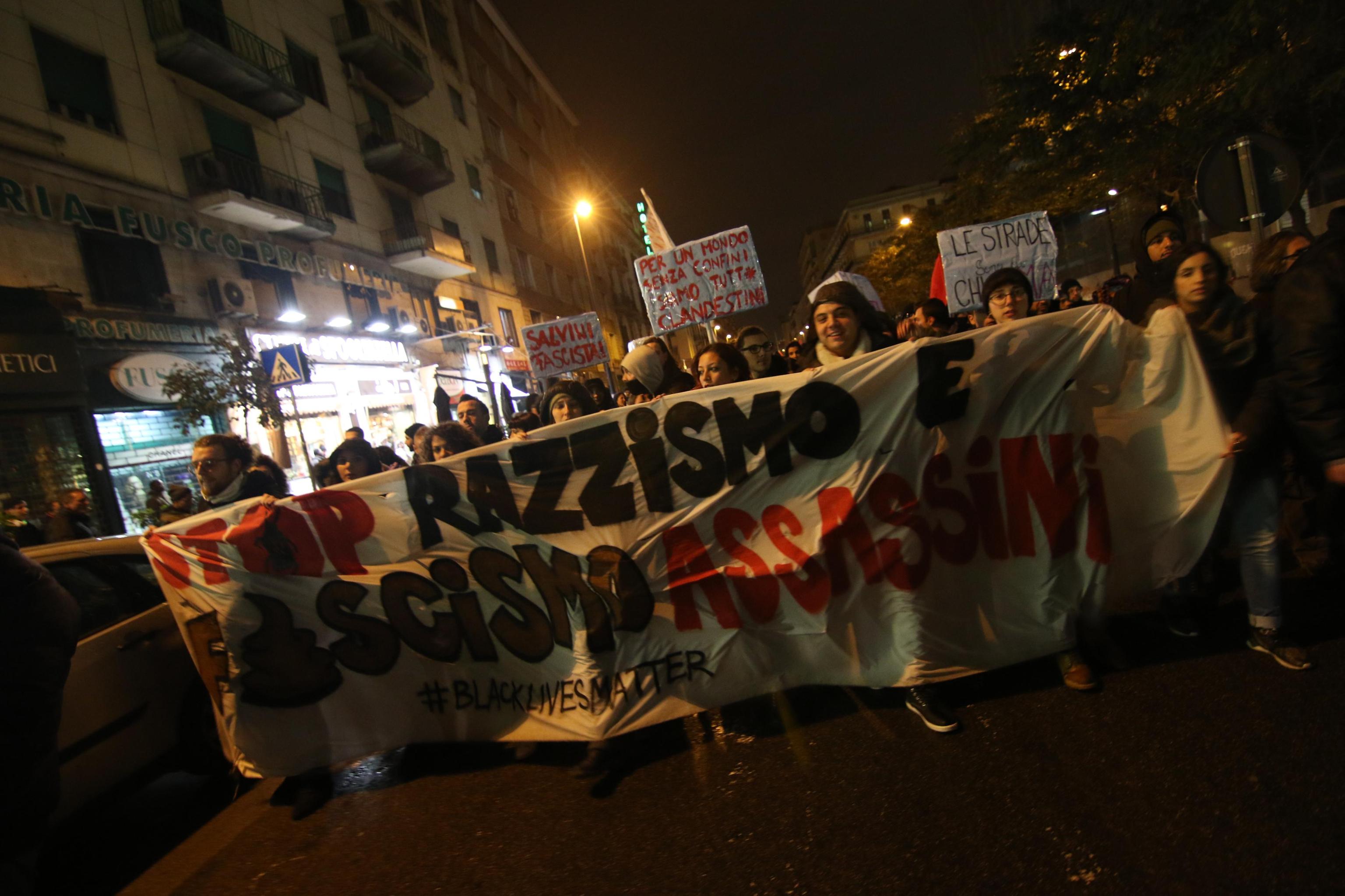 La sinistra di piazza che soffia sul fuoco dell’odio