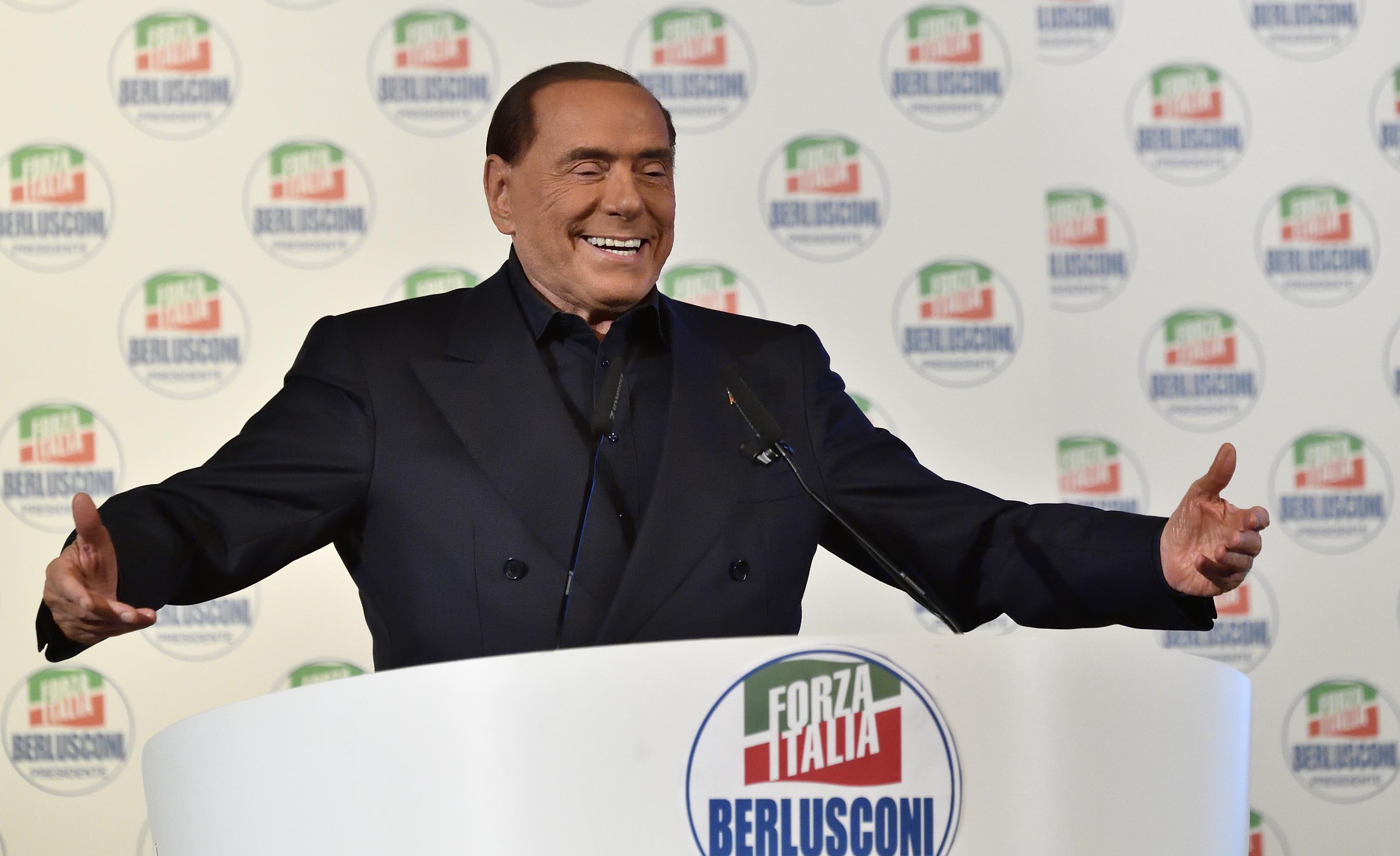 Gentiloni prudente, il Cavaliere super 