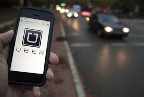 Uber e Toyota trattano per la guida autonoma