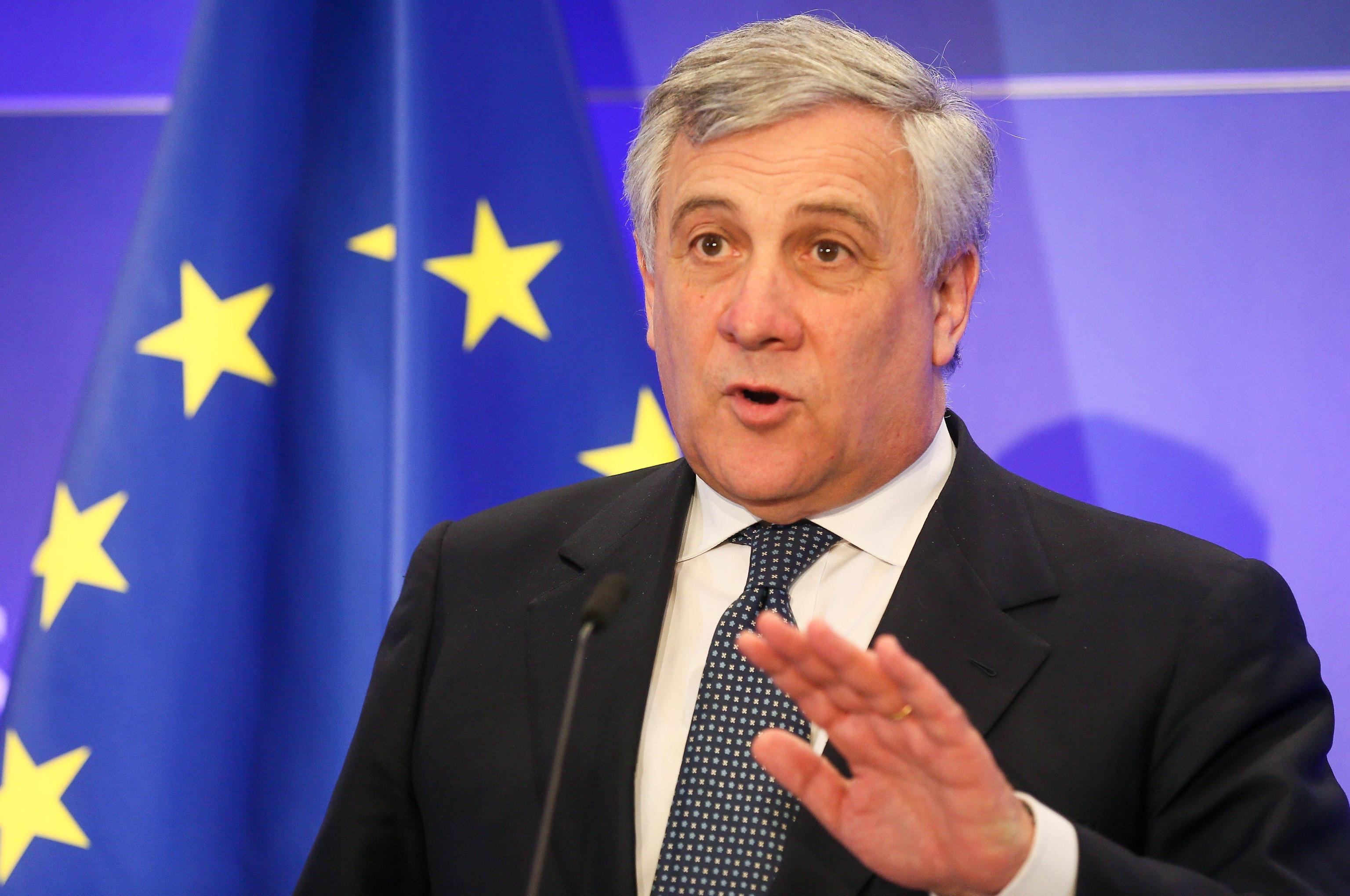 Caso Facebook, Tajani convoca Zuckerberg 