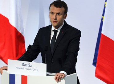Macron, vuole la “Corsica nella Costituzione”