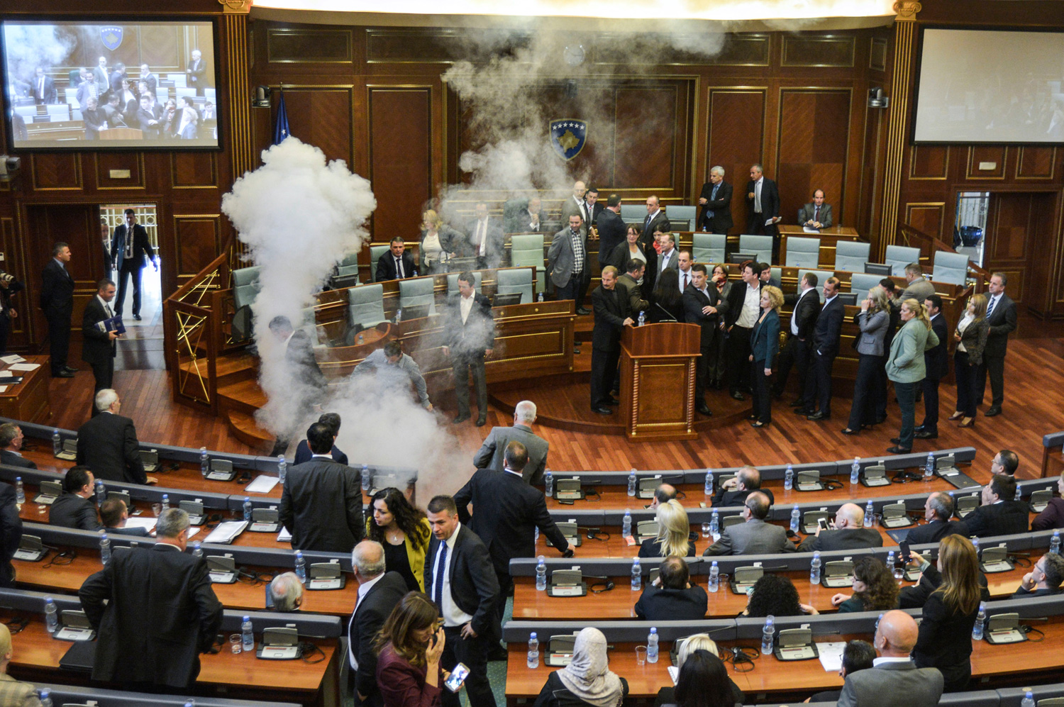 Kosovo, lacrimogeni contro intesa con Montenegro