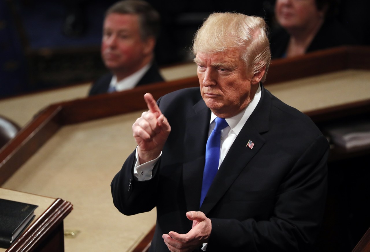 Trump “cancella” Obama con le mini-atomiche