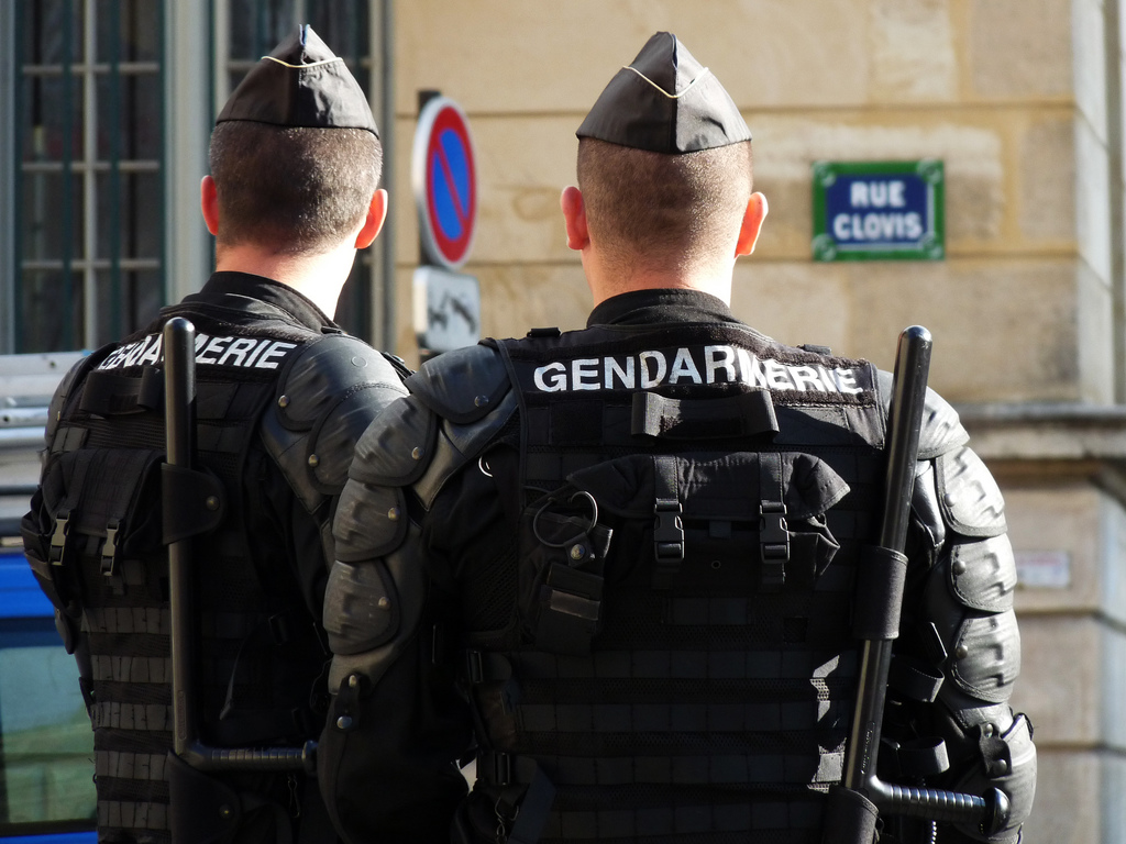 Francia: fallito attentato contro gendarmi