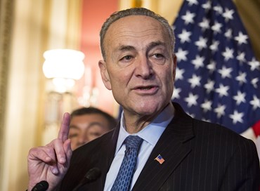 Il dem Schumer chiede a Trump sanzioni contro la Russia