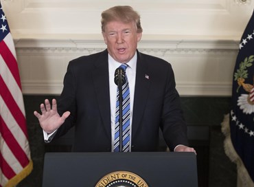 Trump cede in parte alle pressioni contro le armi