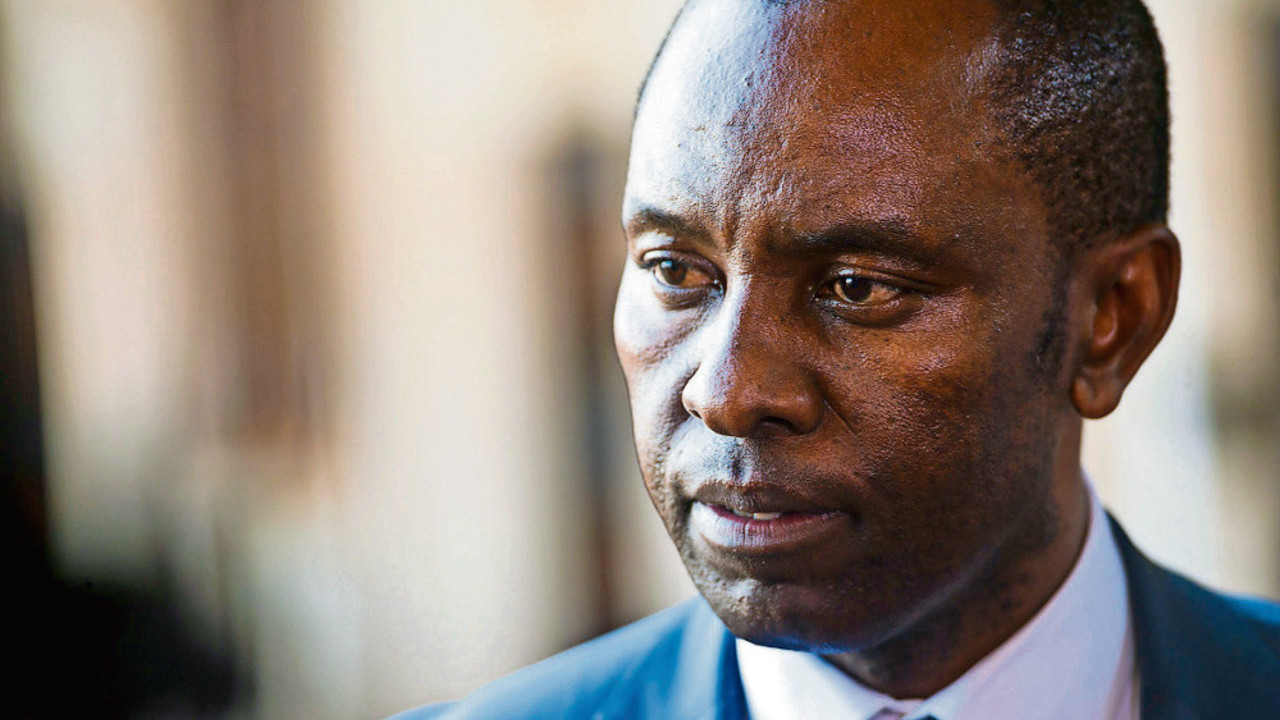 Sudafrica, il Parlamento indaga sul ministro Mosebenzi Zwane 