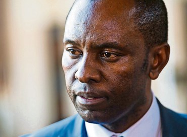 Sudafrica, il Parlamento indaga sul ministro Mosebenzi Zwane