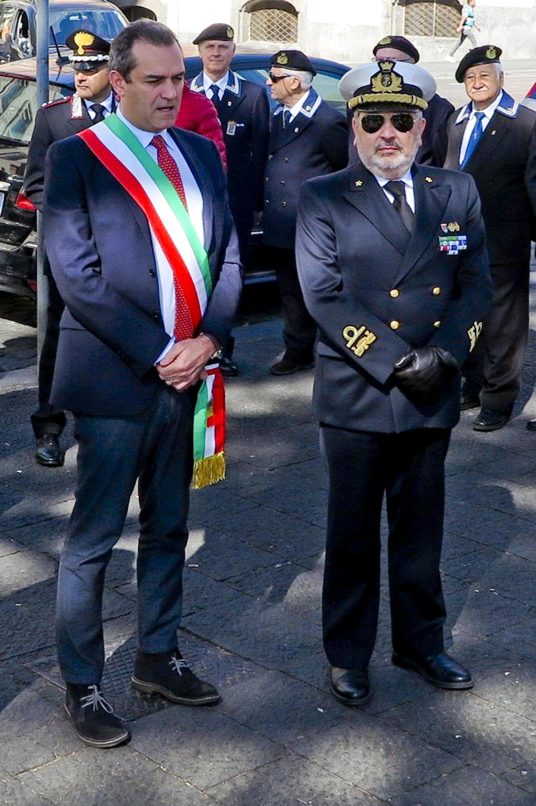 De Magistris affonda il sottomarino