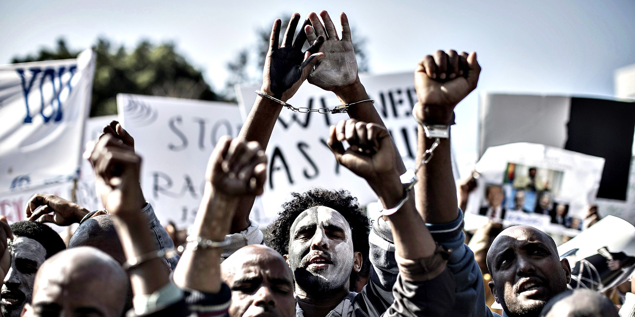 Israele, le foto di migranti a Tel Aviv contro le deportazioni 