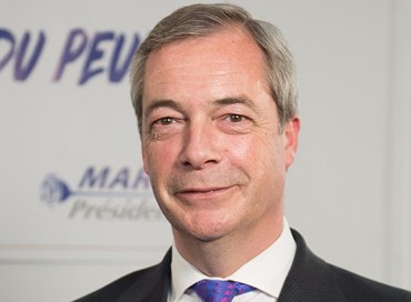 Brexit, Farage minaccia il ritorno in politica