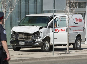 Furgone-killer nel centro di Toronto, 10 morti